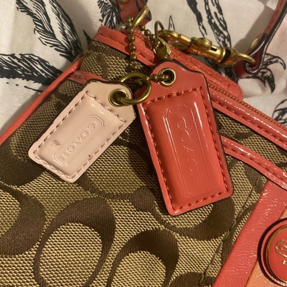 Coach wristlet - Picture 9 of 9